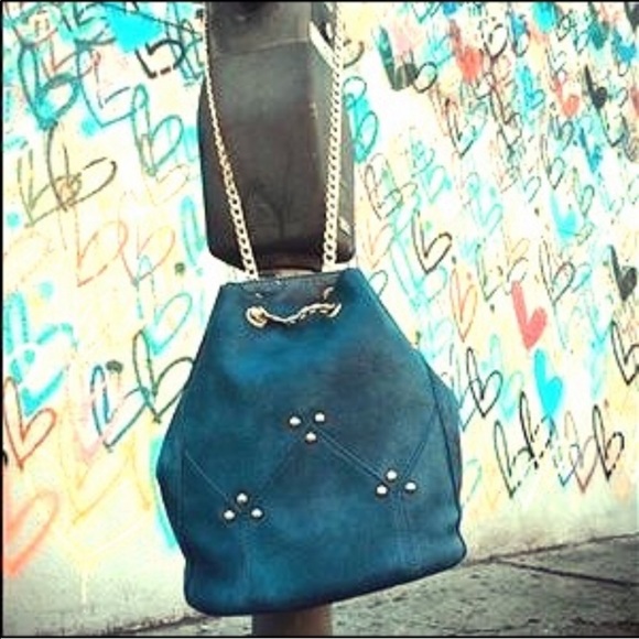 🎉HP🎉NWT Pink Haley Bucket Shape Chain Purse - Picture 3 of 8